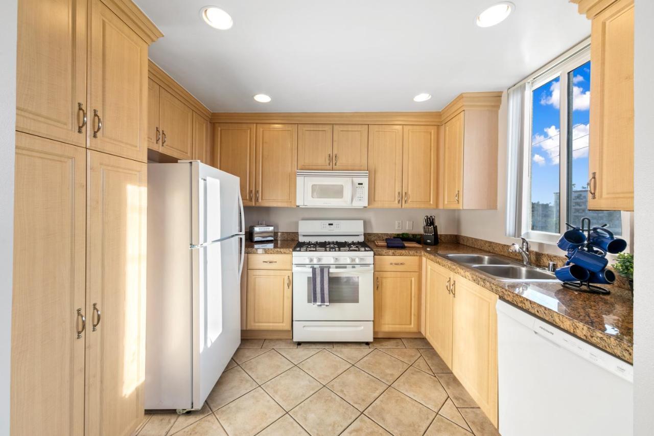 Aparthotel Beverly Hills Penthouse 2 Bedroom With Parking 407